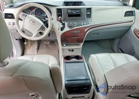 2012 Toyota Sienna Xle z USA, uszkodzony, nr VIN 5TDYK3DC2CS182157